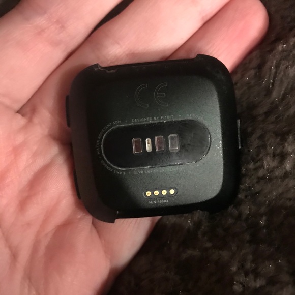 Fitbit Versa v1 - for parts - Picture 4 of 5